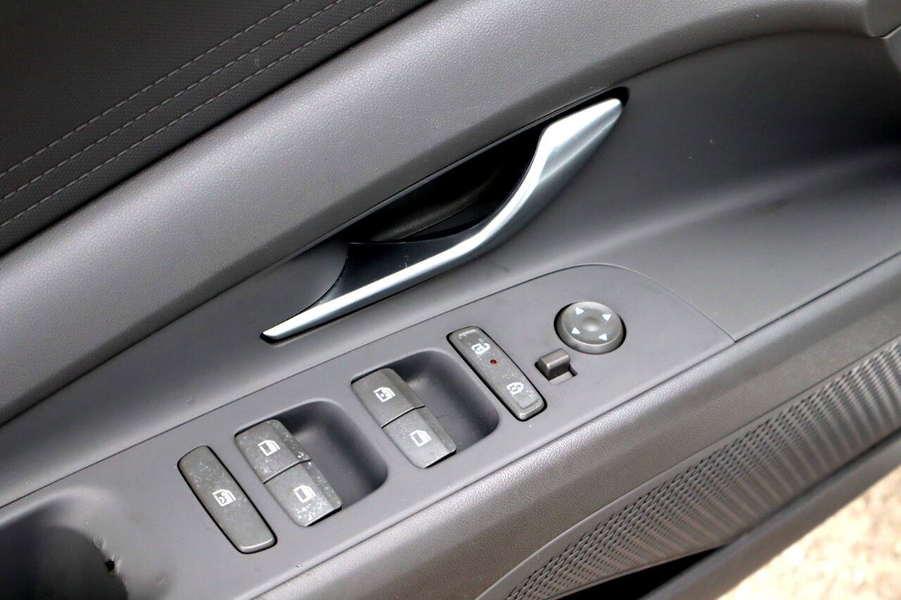 Used 2024 Hyundai Elantra SEL image 13