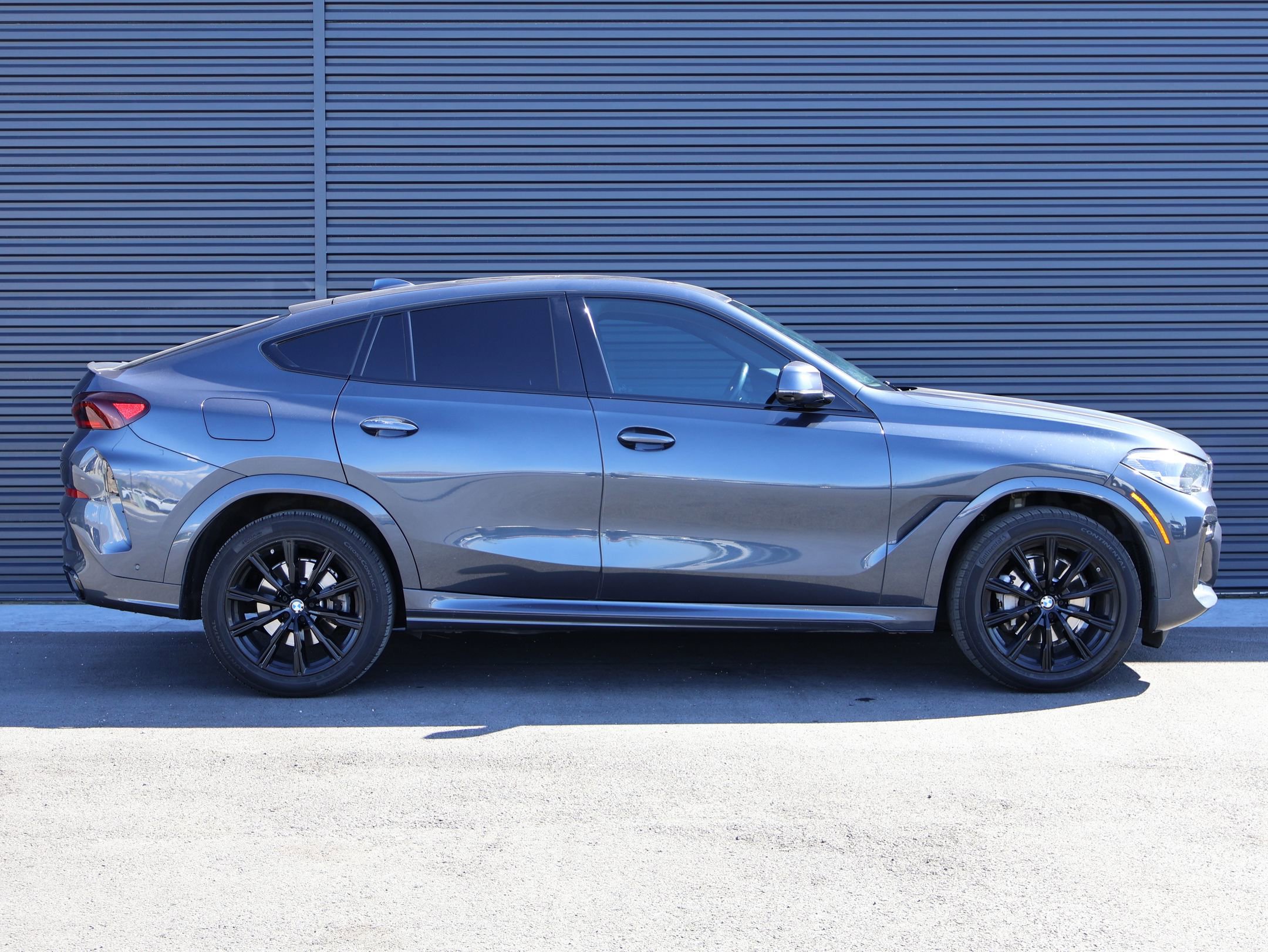 Used 2021 BMW X6 xDrive40i w/ M Sport Package AWD/4WD image 4