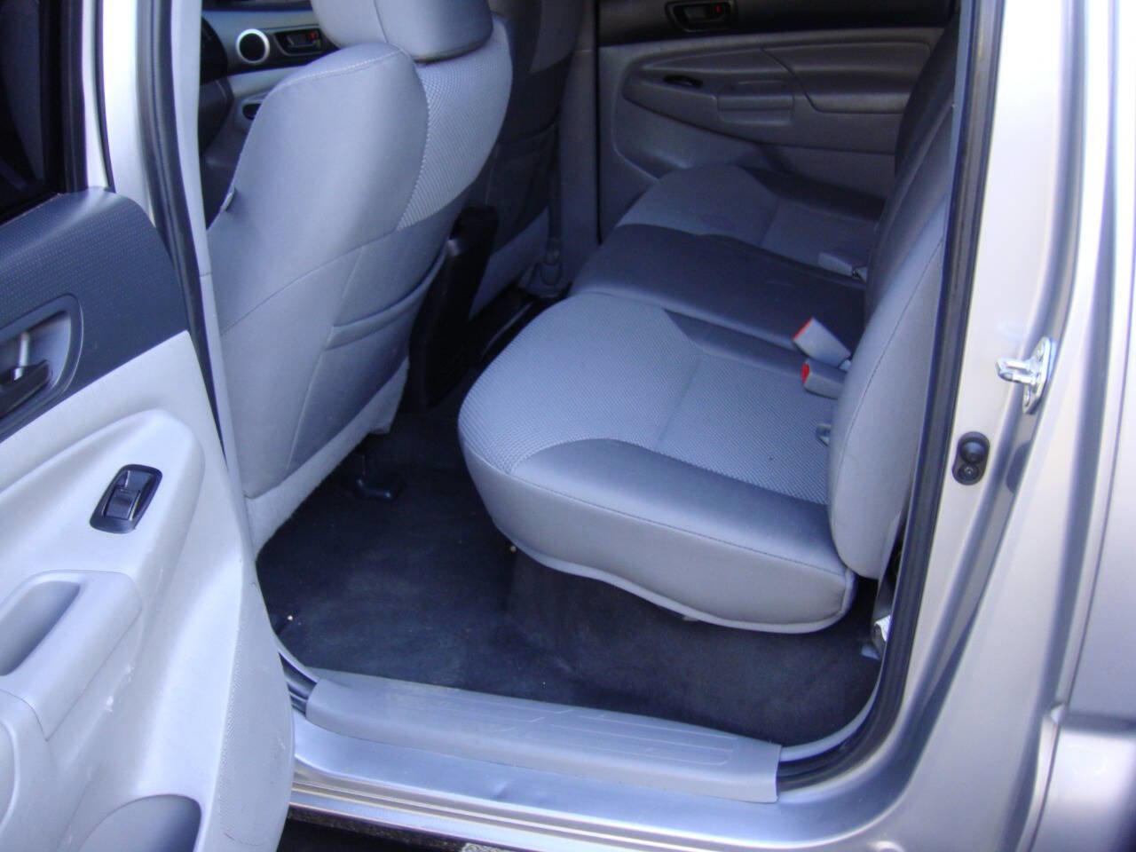 Used 2015 Toyota Tacoma 4x4 Double Cab w/ TRD Off-Road Package image 11