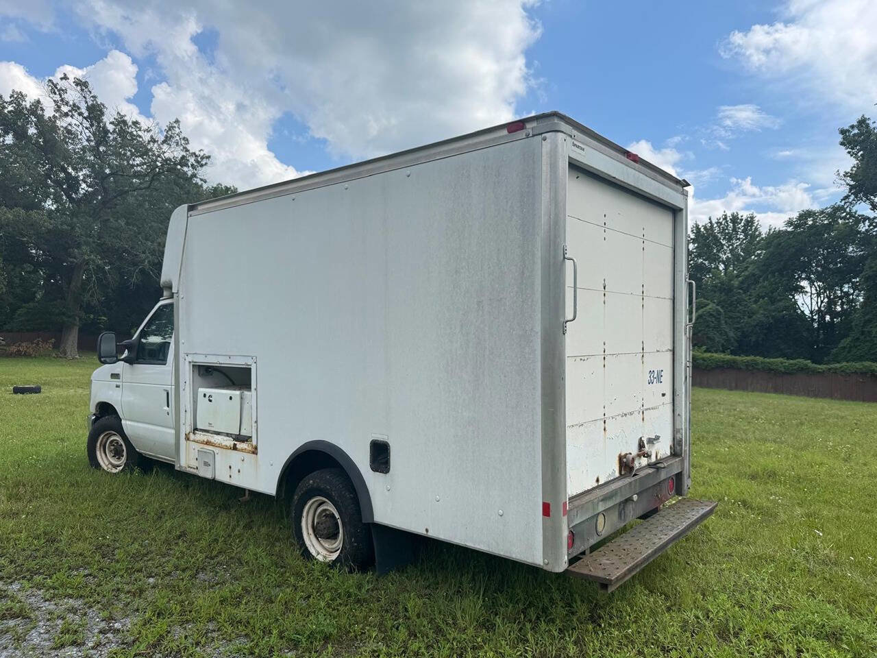 Used 2012 Ford E-350 and Econoline 350 Super Duty image 9