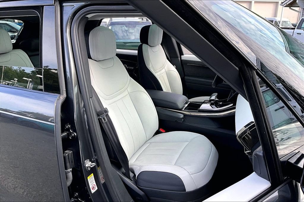 Used 2025 Land Rover Range Rover Sport Dynamic SE AWD/4WD image 7