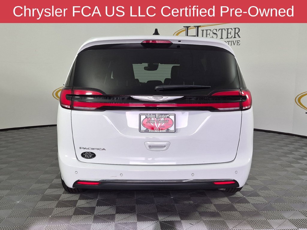Certified 2025 Chrysler Pacifica Select FWD image 6
