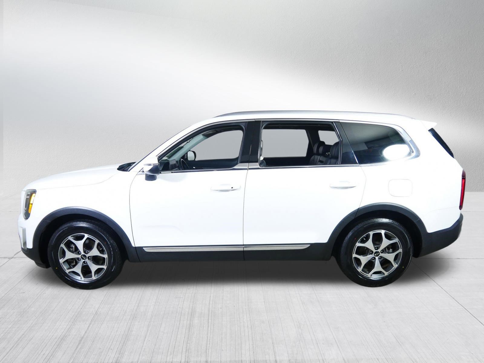 Used 2020 Kia Telluride EX w/ Towing Package FWD image 4