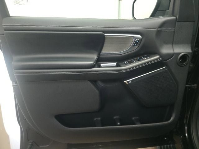 Used 2025 Ford Expedition Platinum image 21
