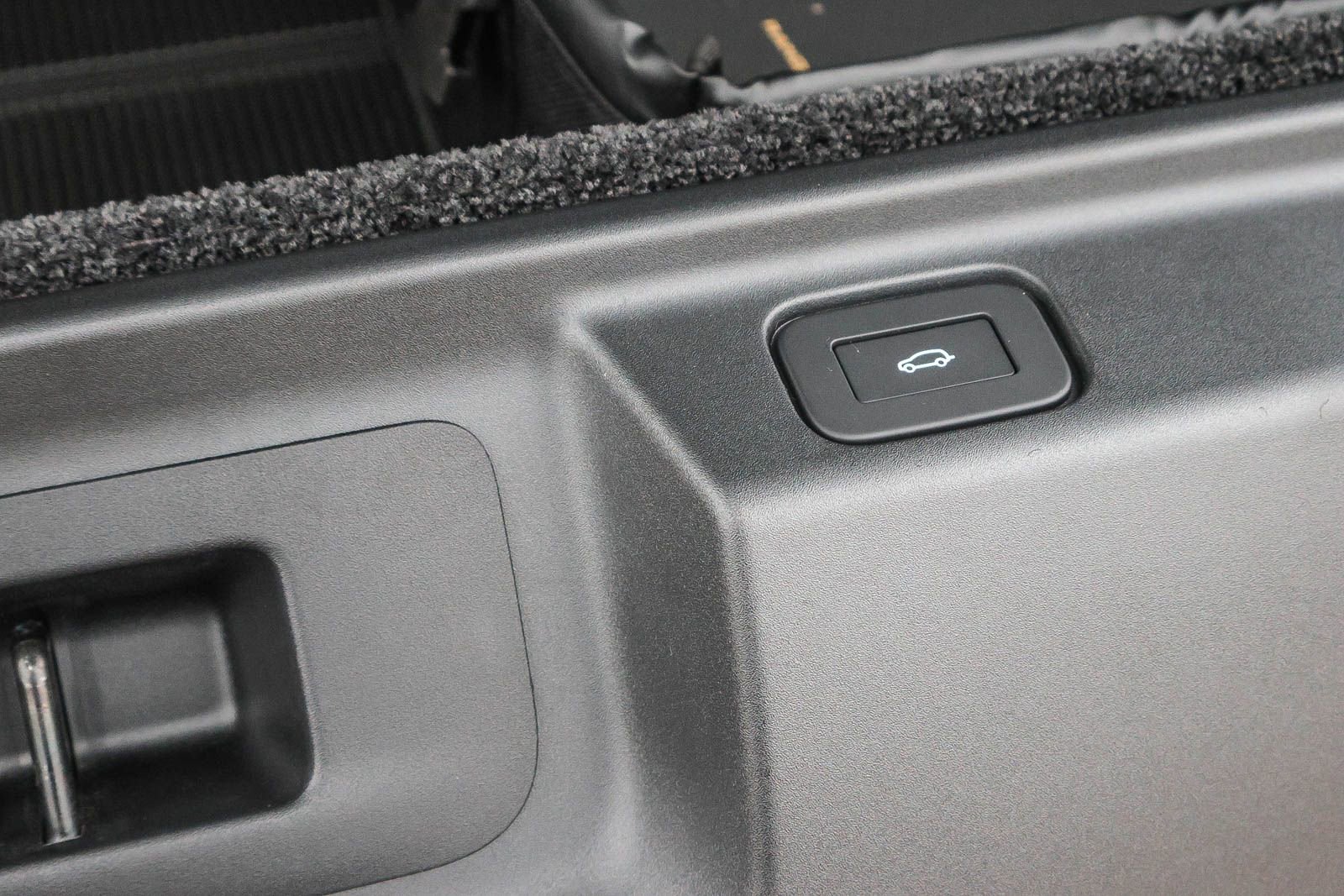 New 2025 Land Rover Range Rover SE image 35