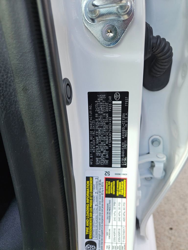 Used 2025 Toyota Camry SE image 30