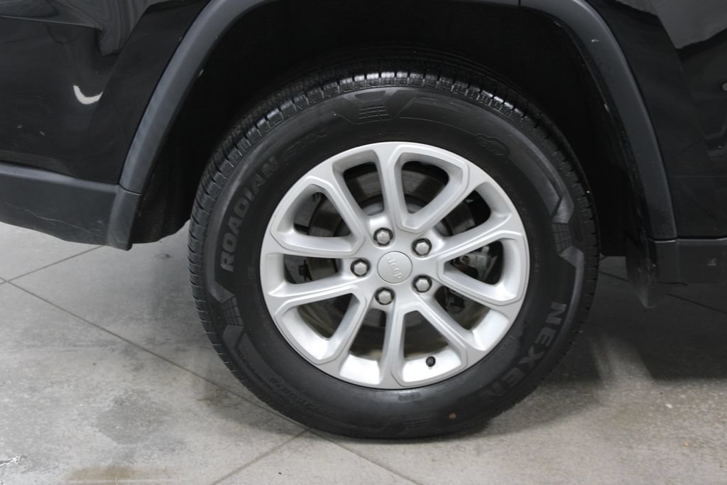 Used 2022 Jeep Grand Cherokee Laredo X RWD image 52