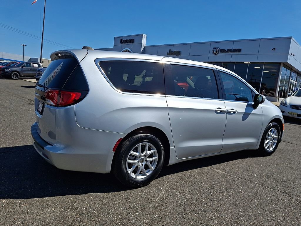 Used 2023 Chrysler Voyager LX FWD image 12