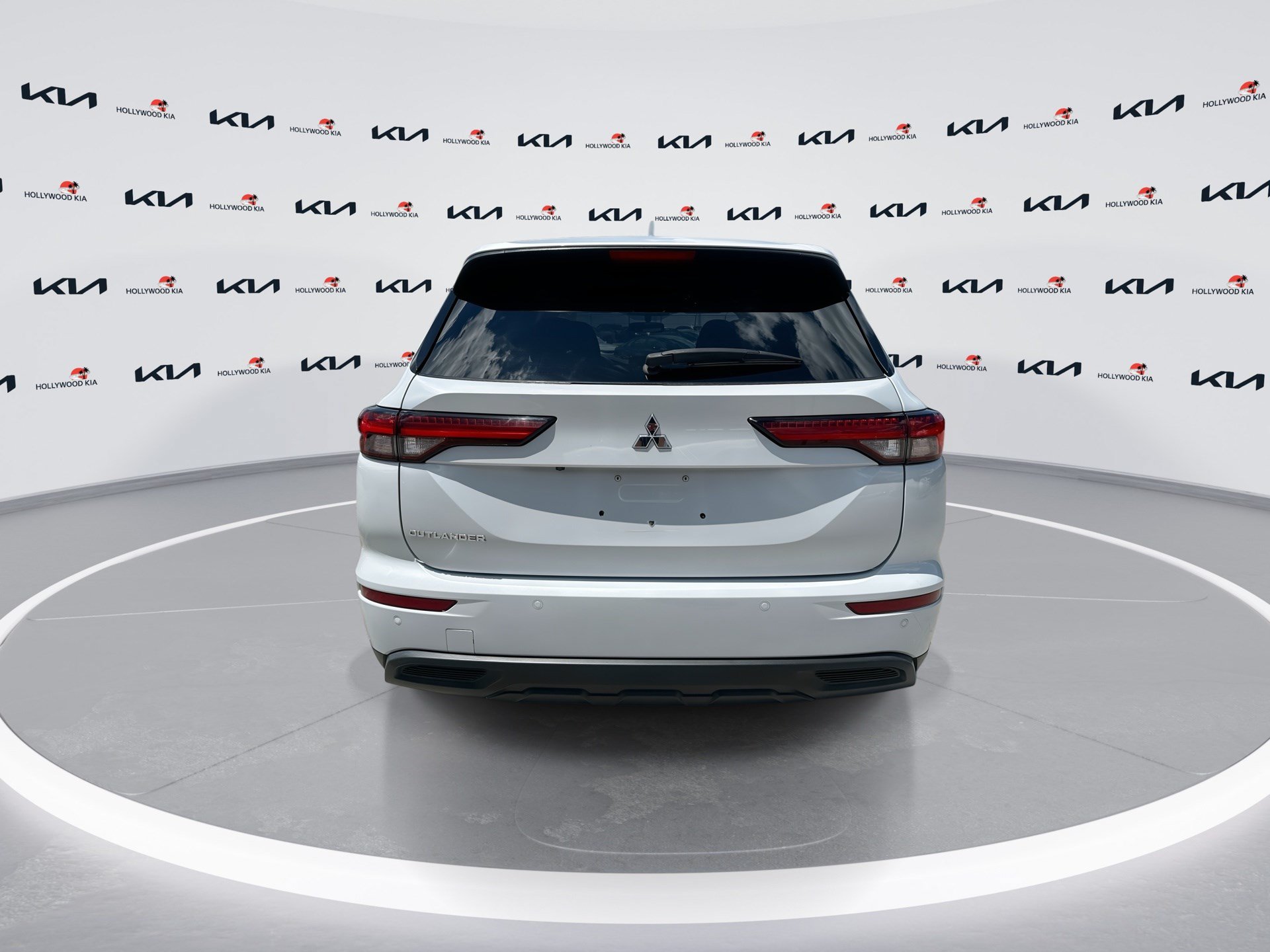 Used 2023 Mitsubishi Outlander ES FWD image 7