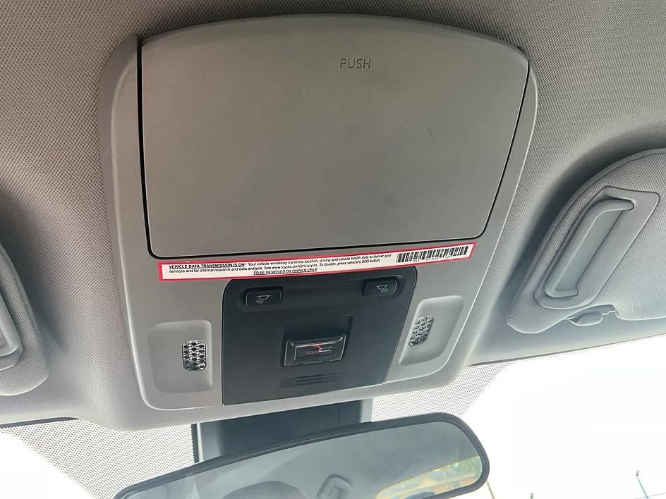 Used 2022 Toyota Camry SE FWD image 27