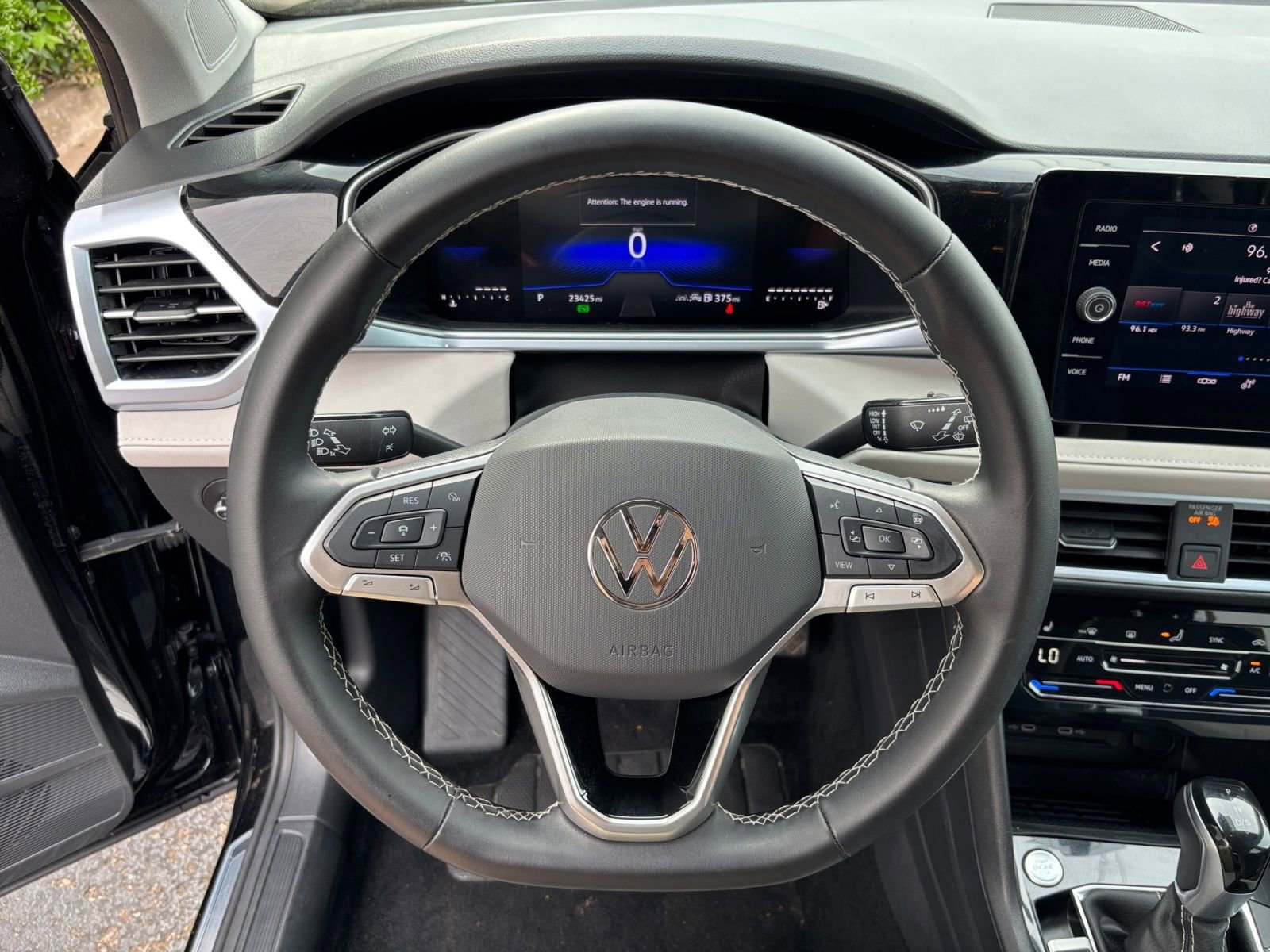 Used 2025 Volkswagen Taos SE FWD image 29