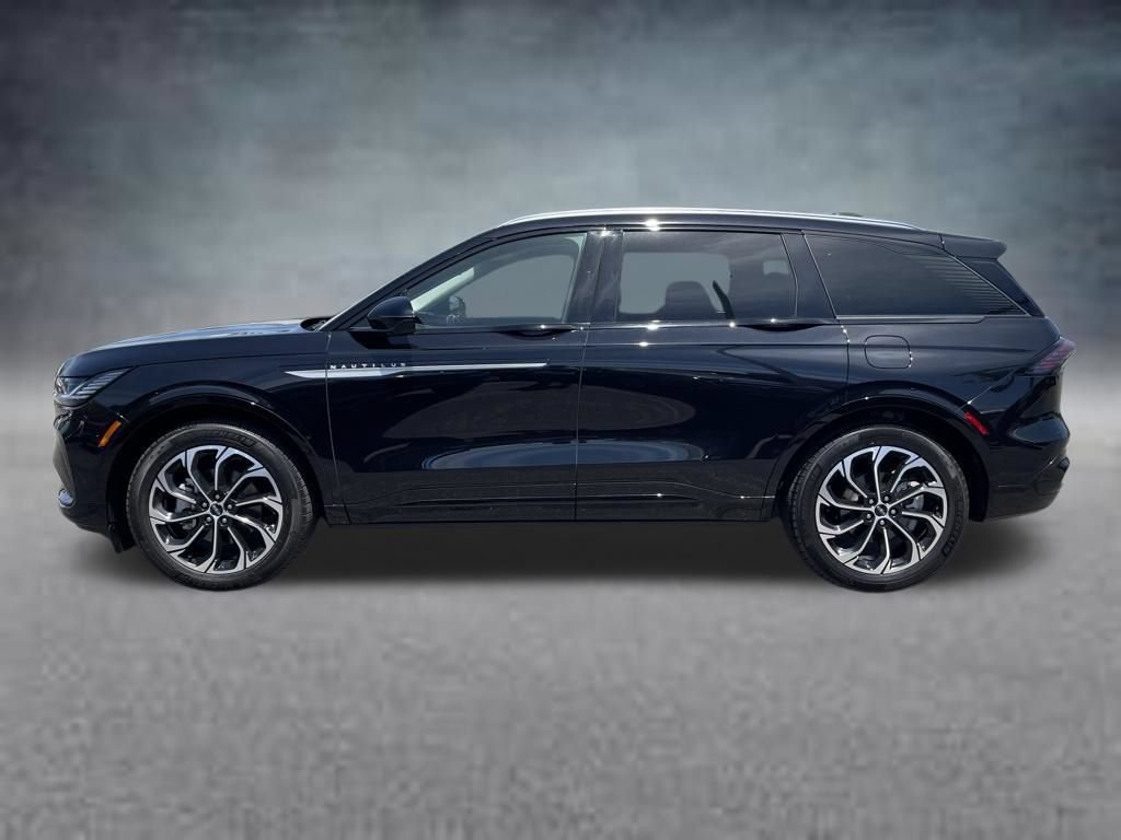 Used 2025 Lincoln Nautilus Reserve AWD/4WD image 2