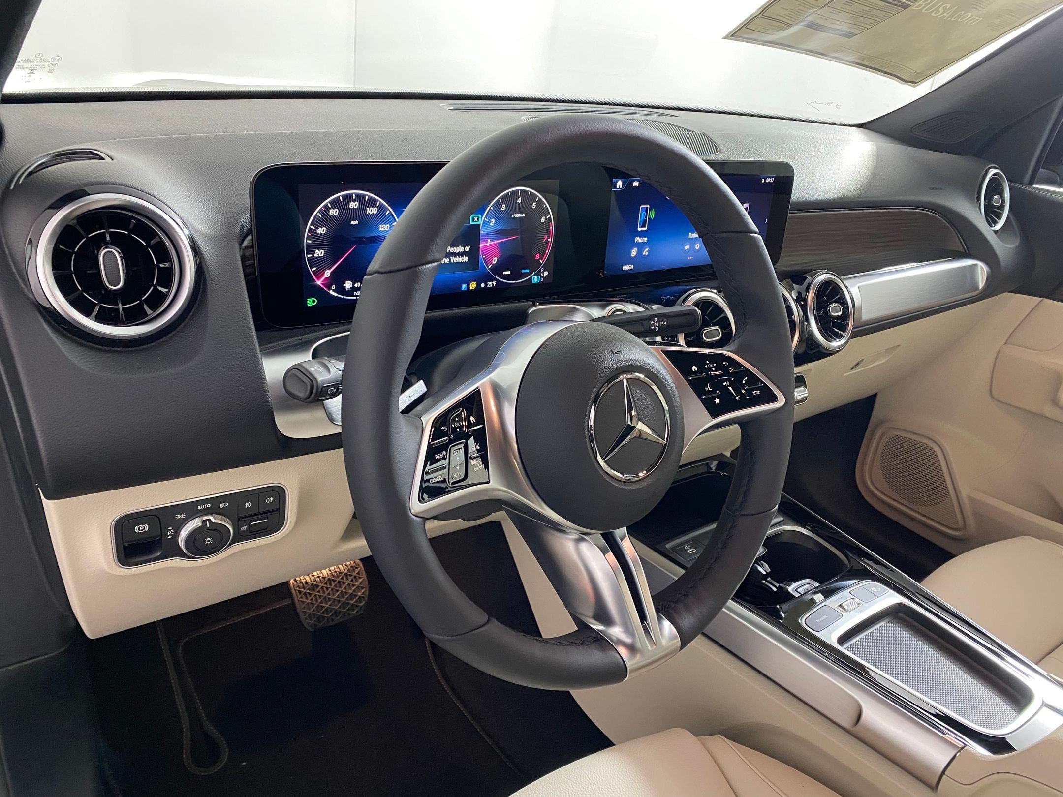 Certified 2026 Mercedes-Benz GLB 250 4MATIC image 4