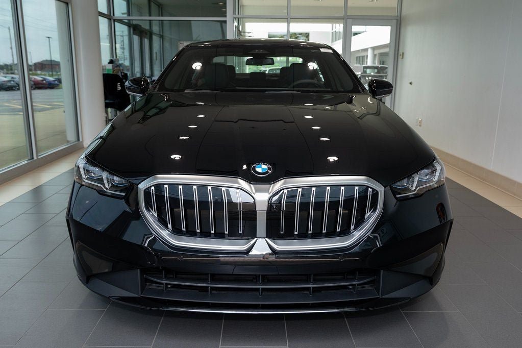 Used 2026 BMW 530i xDrive w/ Premium Package AWD/4WD image 2