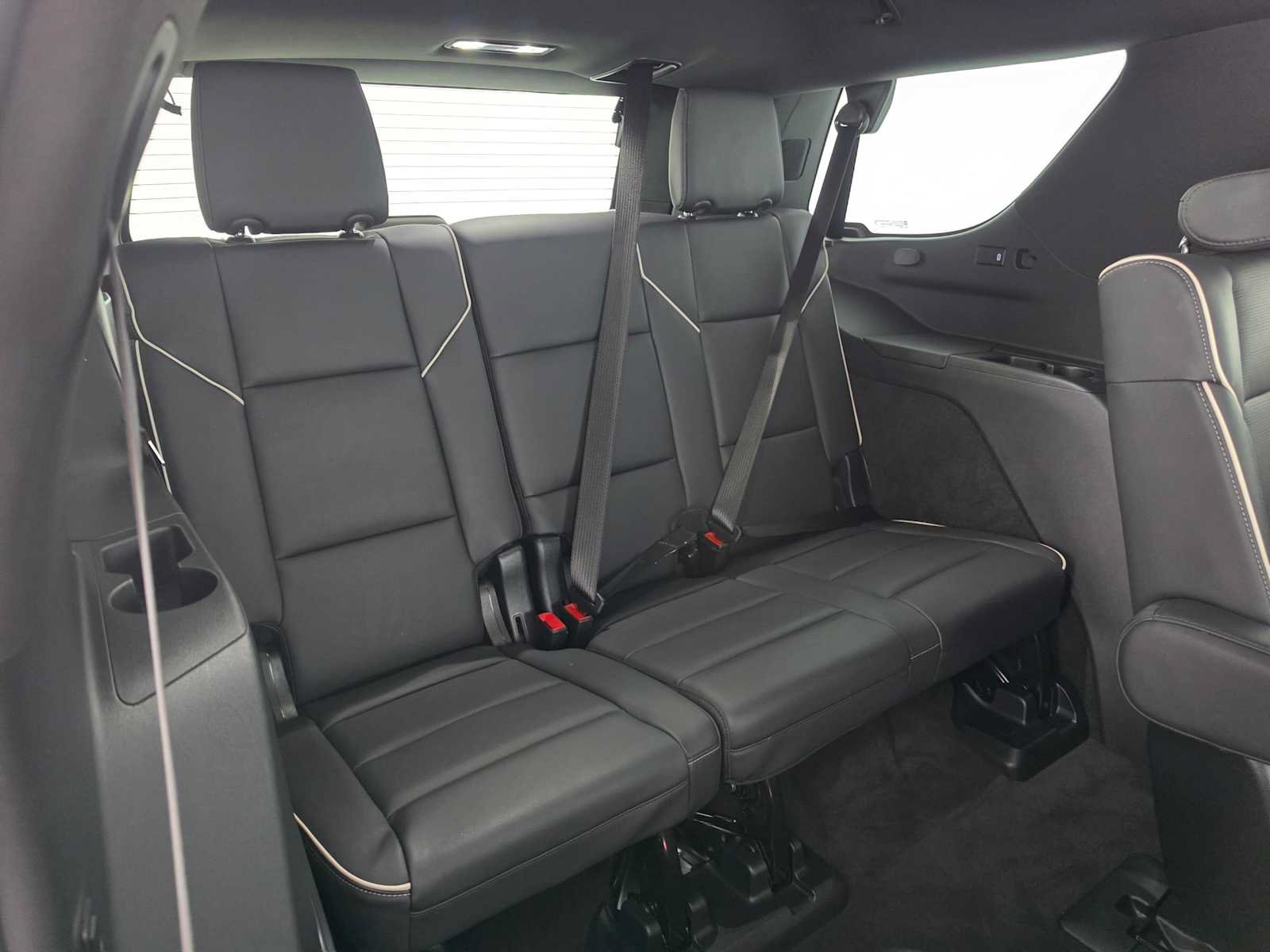 Used 2024 Cadillac Escalade Premium Luxury w/ Performance Package AWD/4WD image 13