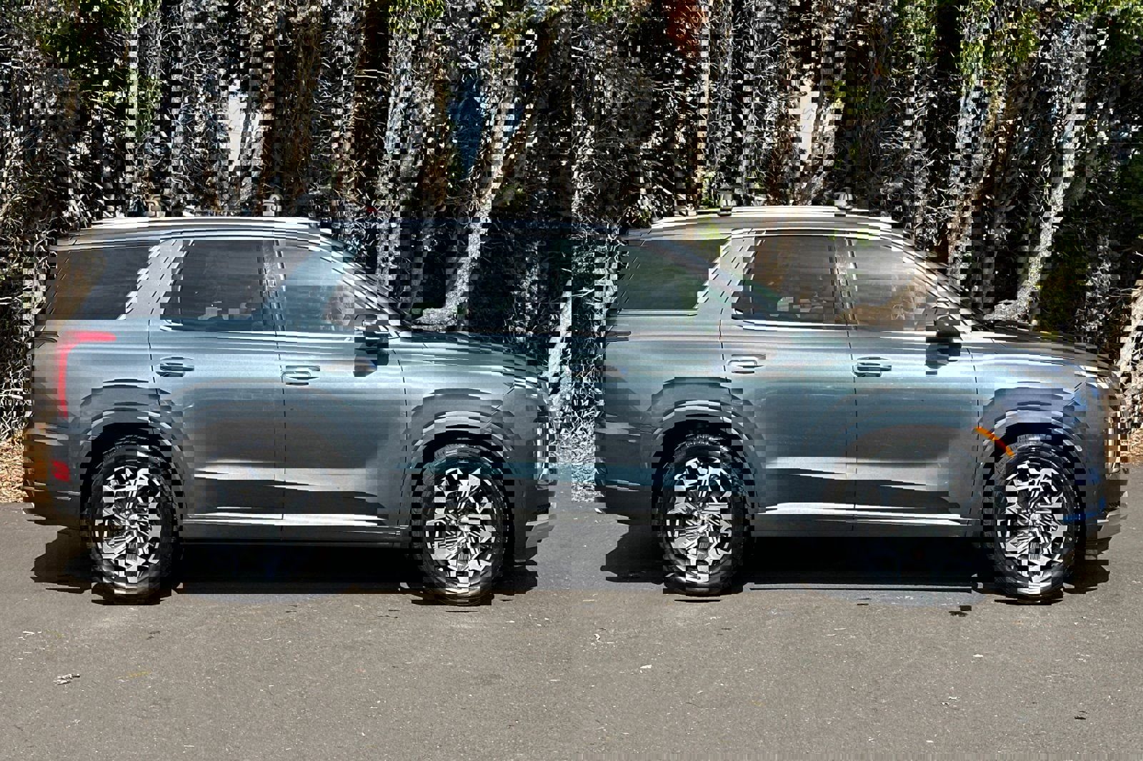 Used 2022 Hyundai Palisade Calligraphy w/ Cargo Package image 3