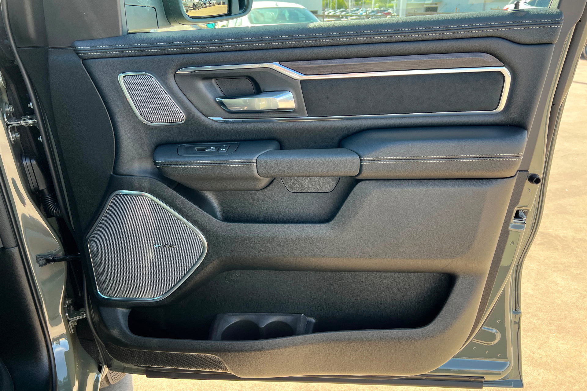 New 2026 RAM 1500 Laramie AWD/4WD image 22
