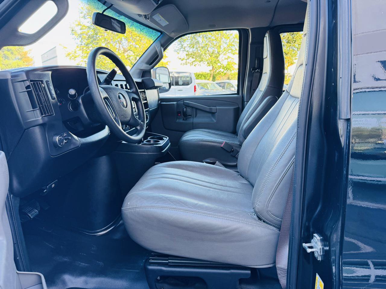 Used 2020 GMC Savana 3500 LS RWD image 32