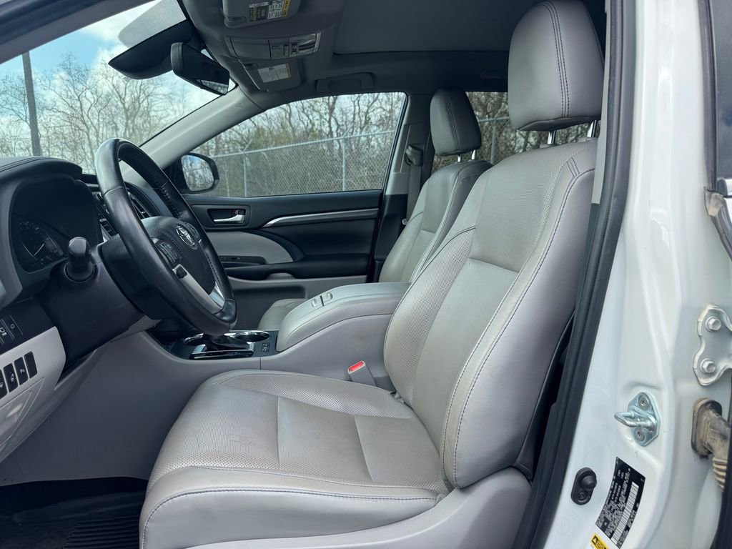 Used 2019 Toyota Highlander Limited Platinum image 12