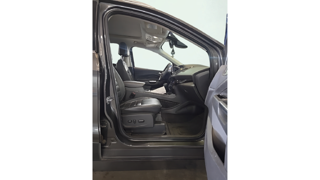 Used 2017 Ford Escape Titanium w/ Equipment Group 301A AWD/4WD image 13