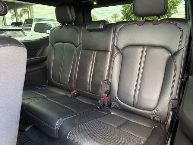 Certified 2024 Jeep Wagoneer 4WD w/ HD Trailer Tow Package image 30