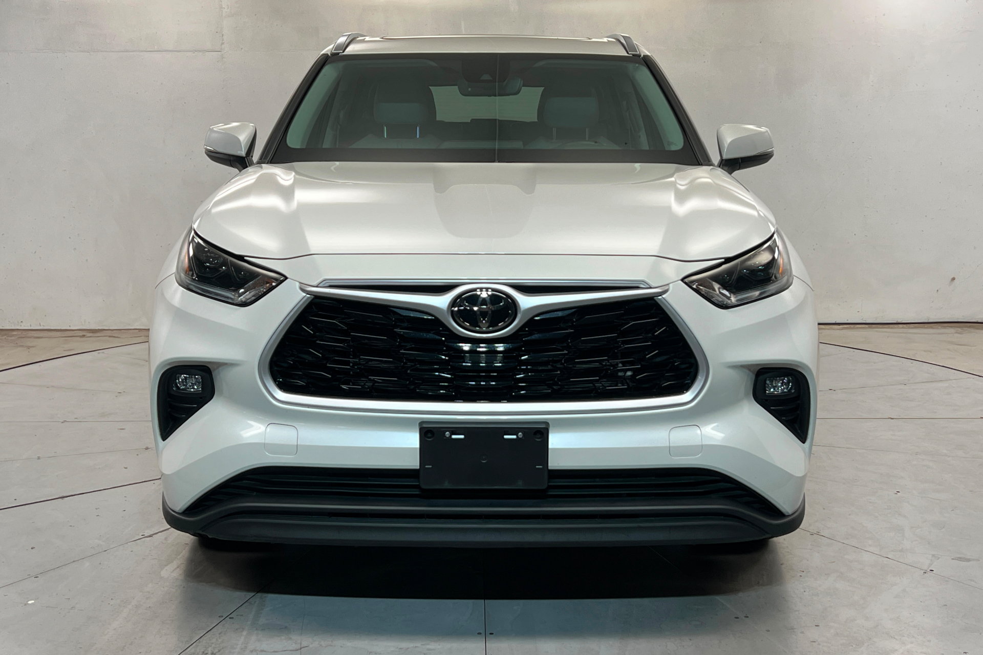 Used 2021 Toyota Highlander XLE AWD/4WD image 9