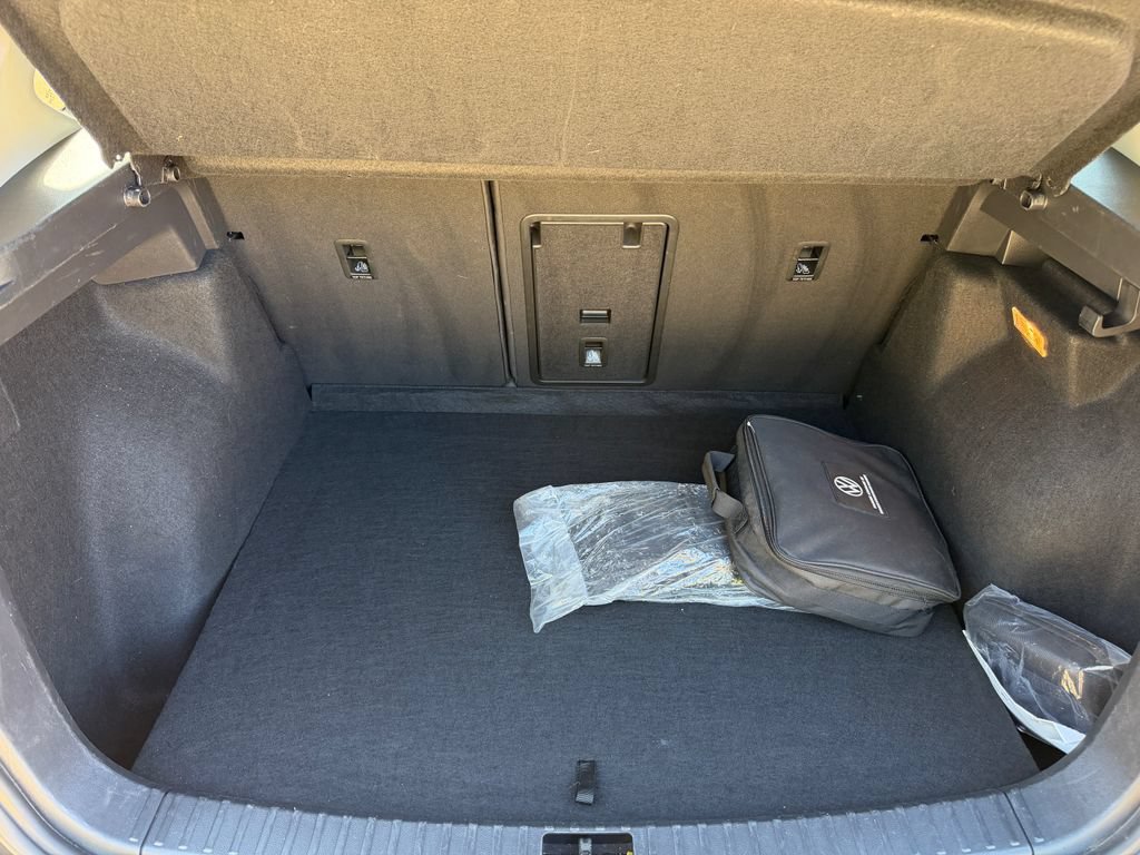 Certified 2022 Volkswagen Taos SE FWD image 26