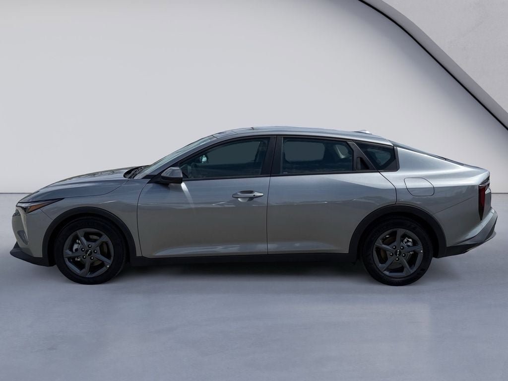 Used 2025 Kia K4 LXS image 2