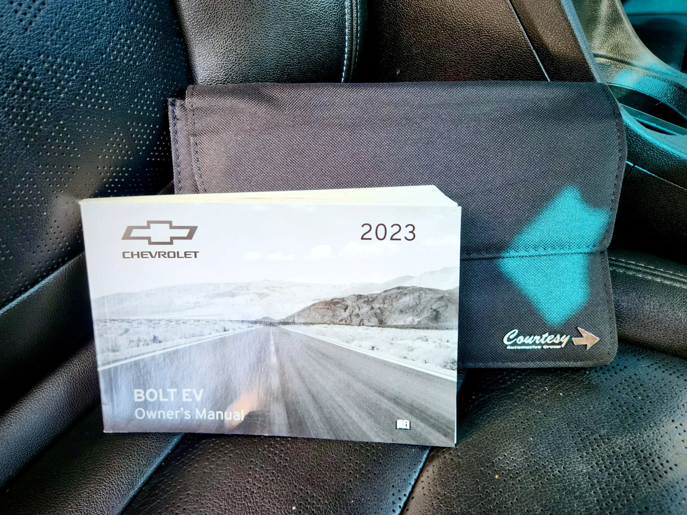 Used 2023 Chevrolet Bolt LT w/ Infotainment Package FWD image 32