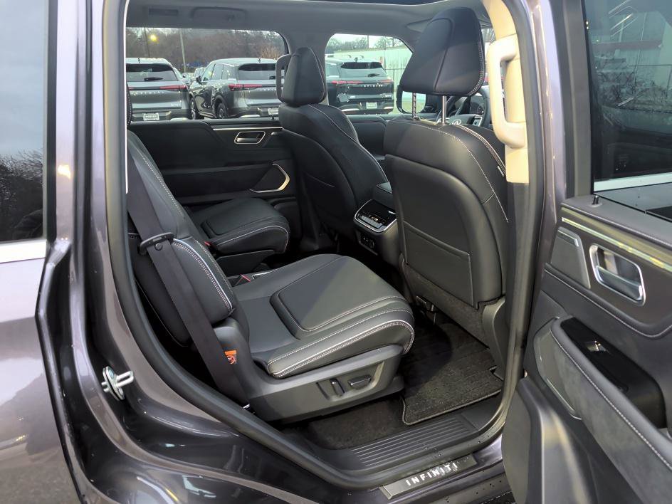 New 2026 INFINITI QX80 Luxe w/ Cargo Package image 22