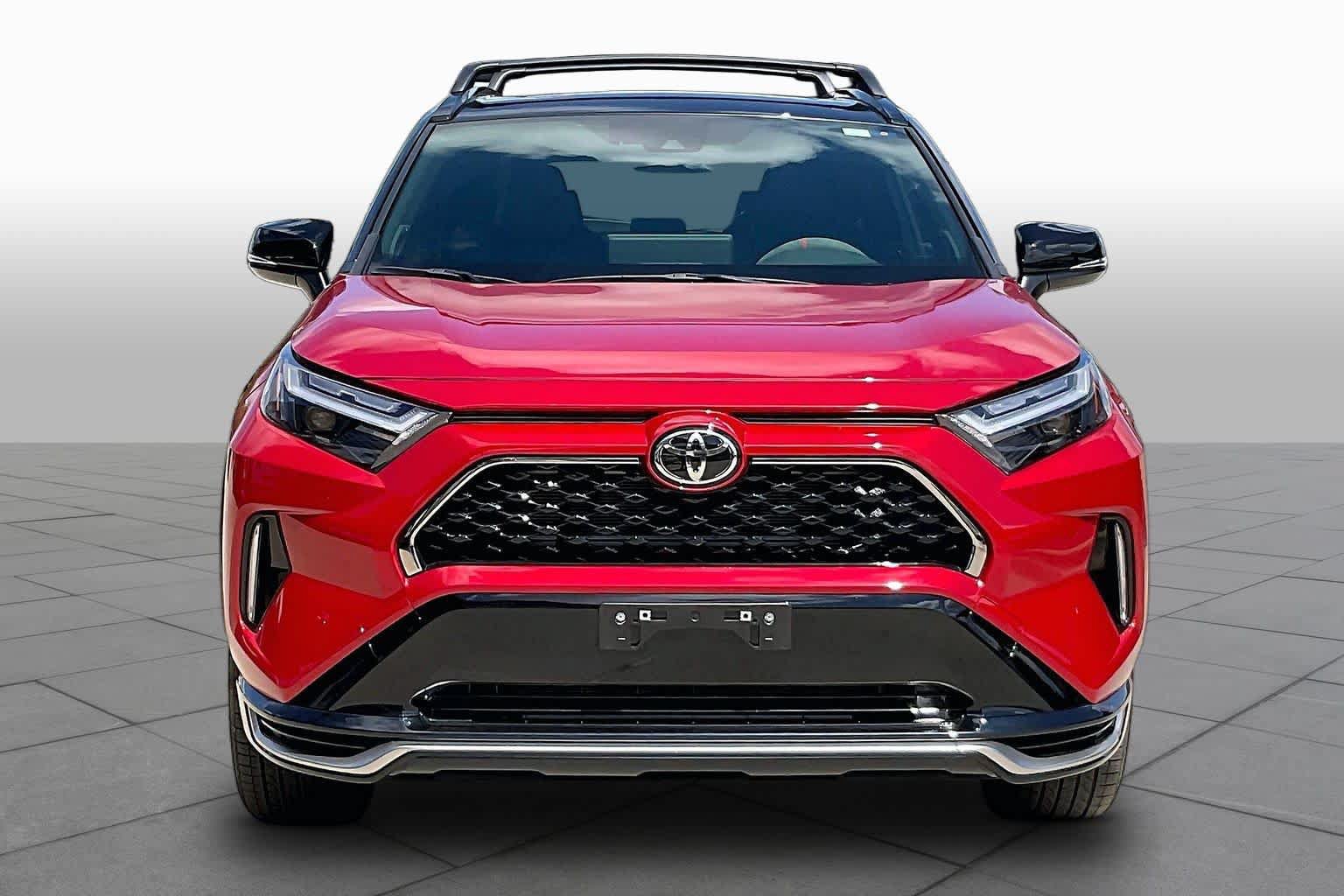 Used 2025 Toyota RAV4 XSE AWD/4WD image 4