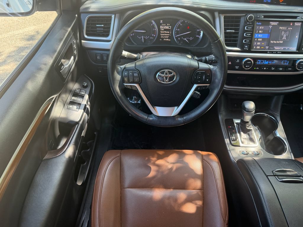 Used 2018 Toyota Highlander Limited FWD image 17