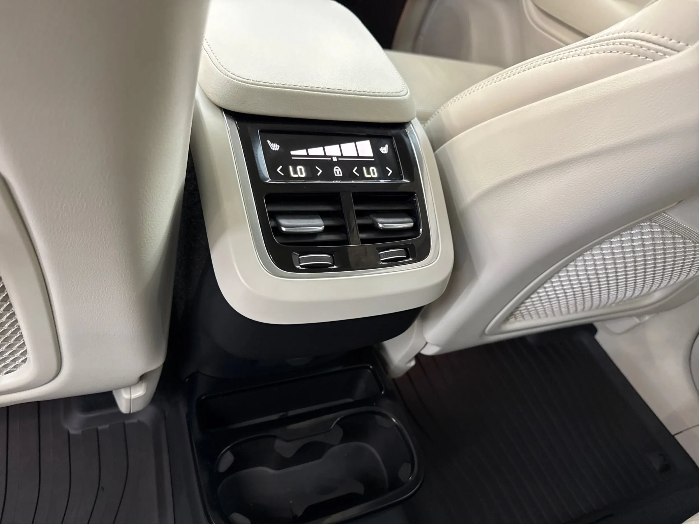 Used 2022 Volvo XC90 T6 Inscription w/ Advanced Package AWD/4WD image 27