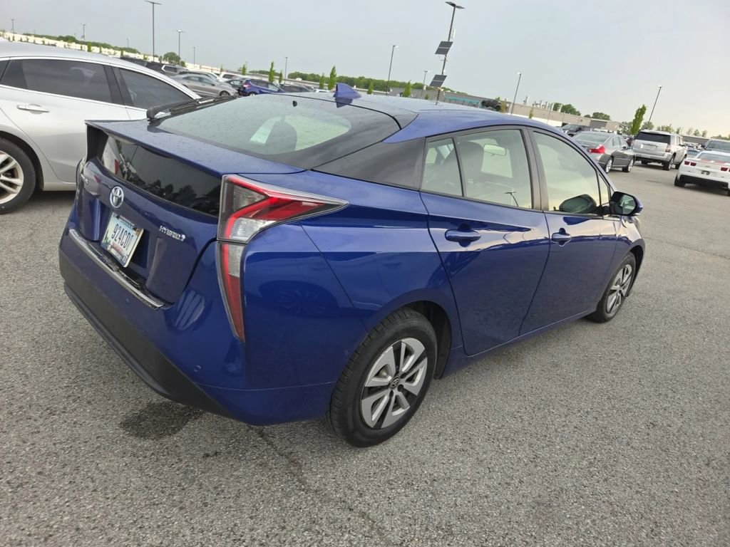 Used 2018 Toyota Prius Three FWD image 2