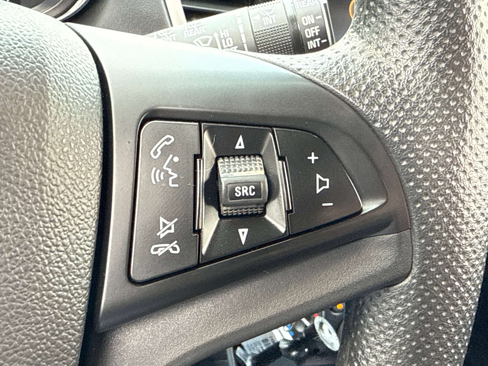 Used 2020 Chevrolet Trax LS FWD image 28
