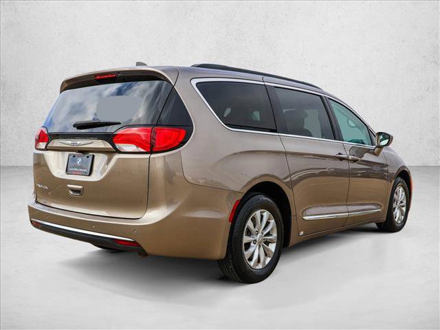 Used 2017 Chrysler Pacifica Touring-L image 5