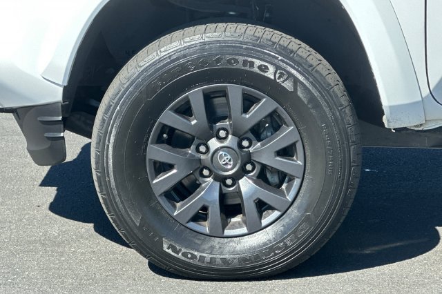 Used 2023 Toyota Tacoma SR5 RWD image 31