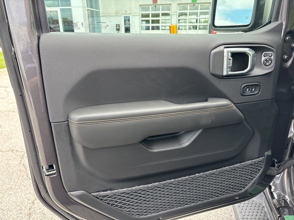 New 2026 Jeep Wrangler Unlimited Sahara AWD/4WD image 8