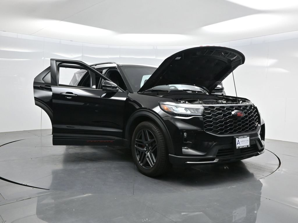 Used 2025 Ford Explorer ST AWD/4WD image 37