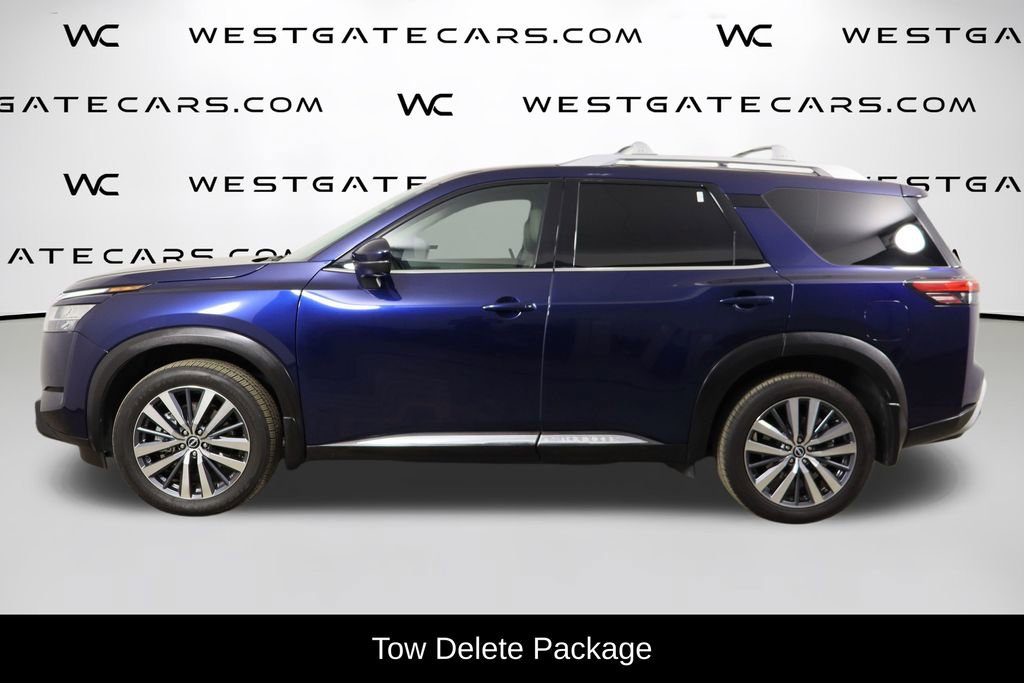 Used 2022 Nissan Pathfinder Platinum w/ Cargo Package image 5