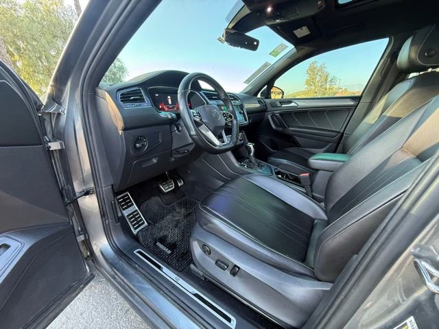 Used 2022 Volkswagen Tiguan SE R-Line image 8