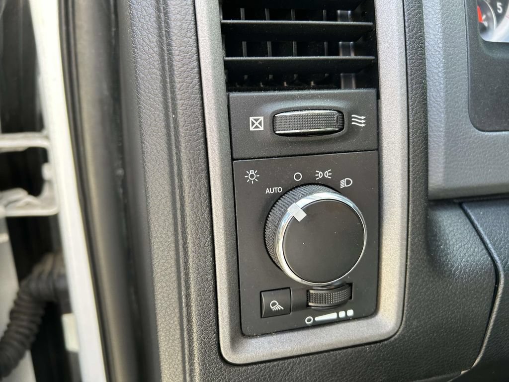 Used 2016 RAM 3500 Tradesman w/ Chrome Appearance Group AWD/4WD image 18