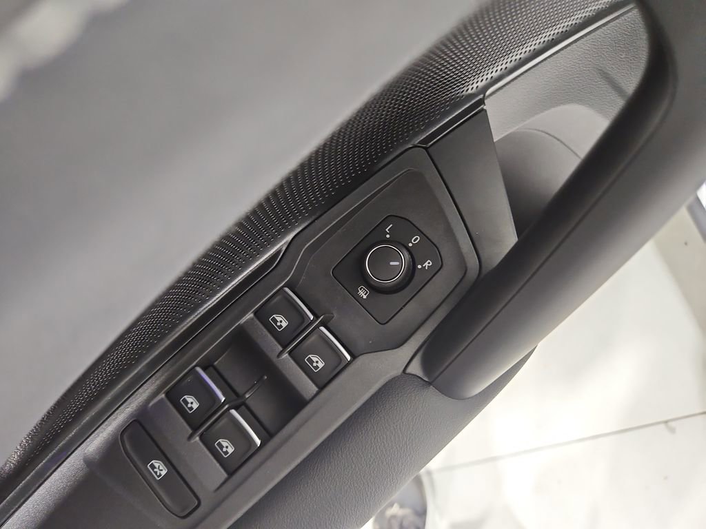 New 2026 Volkswagen Tiguan SE R-Line image 11