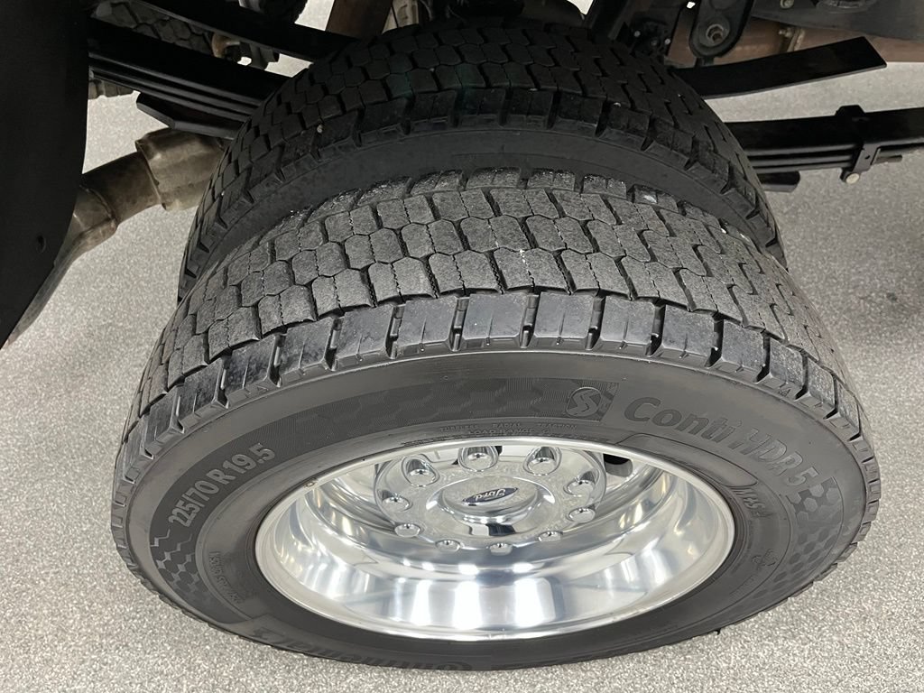 Used 2025 Ford F450 Platinum w/ FX4 Off-Road Package AWD/4WD image 17