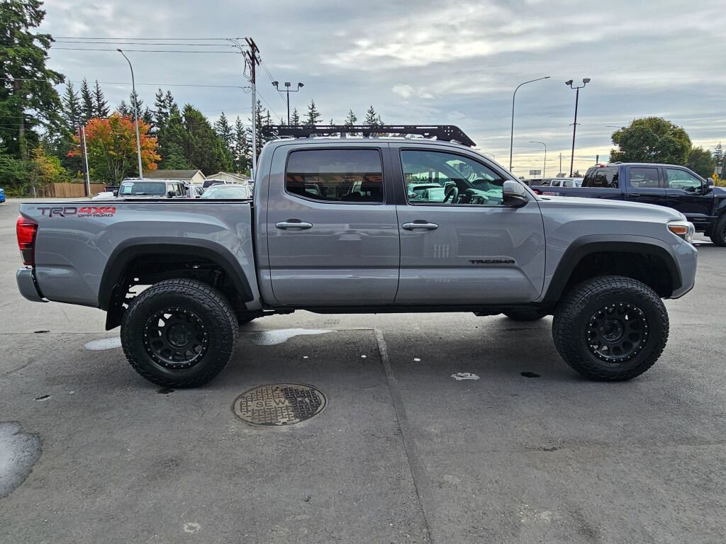 Used 2018 Toyota Tacoma TRD Off-Road AWD/4WD image 4