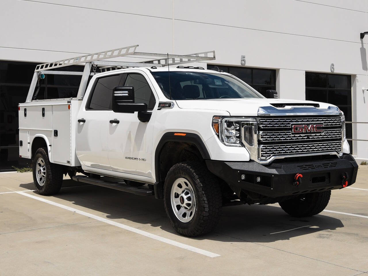Used 2023 GMC Sierra 3500 Pro w/ Convenience Package AWD/4WD image 2