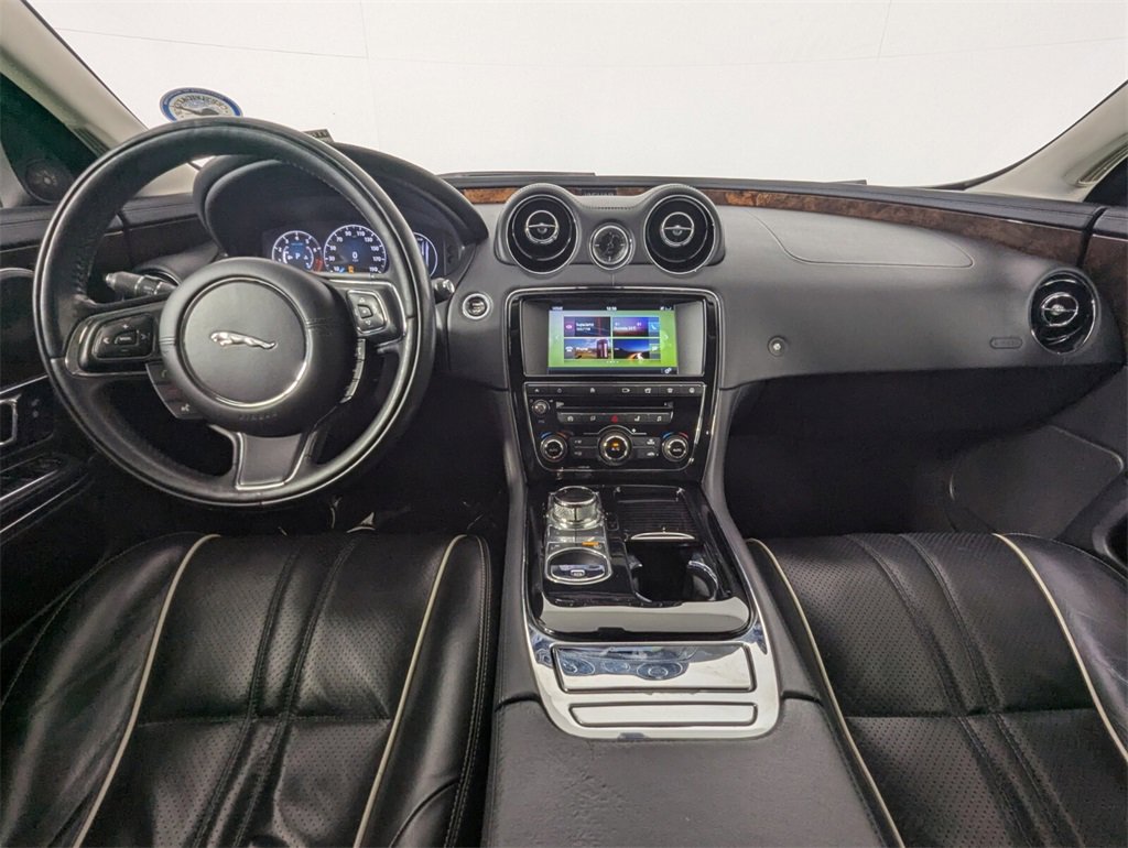 Used 2016 Jaguar XJ R-Sport image 14