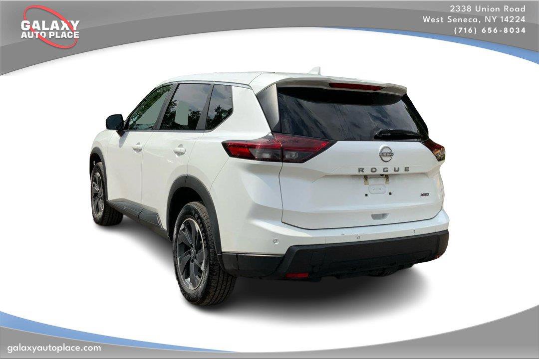 Used 2025 Nissan Rogue SV AWD/4WD image 7