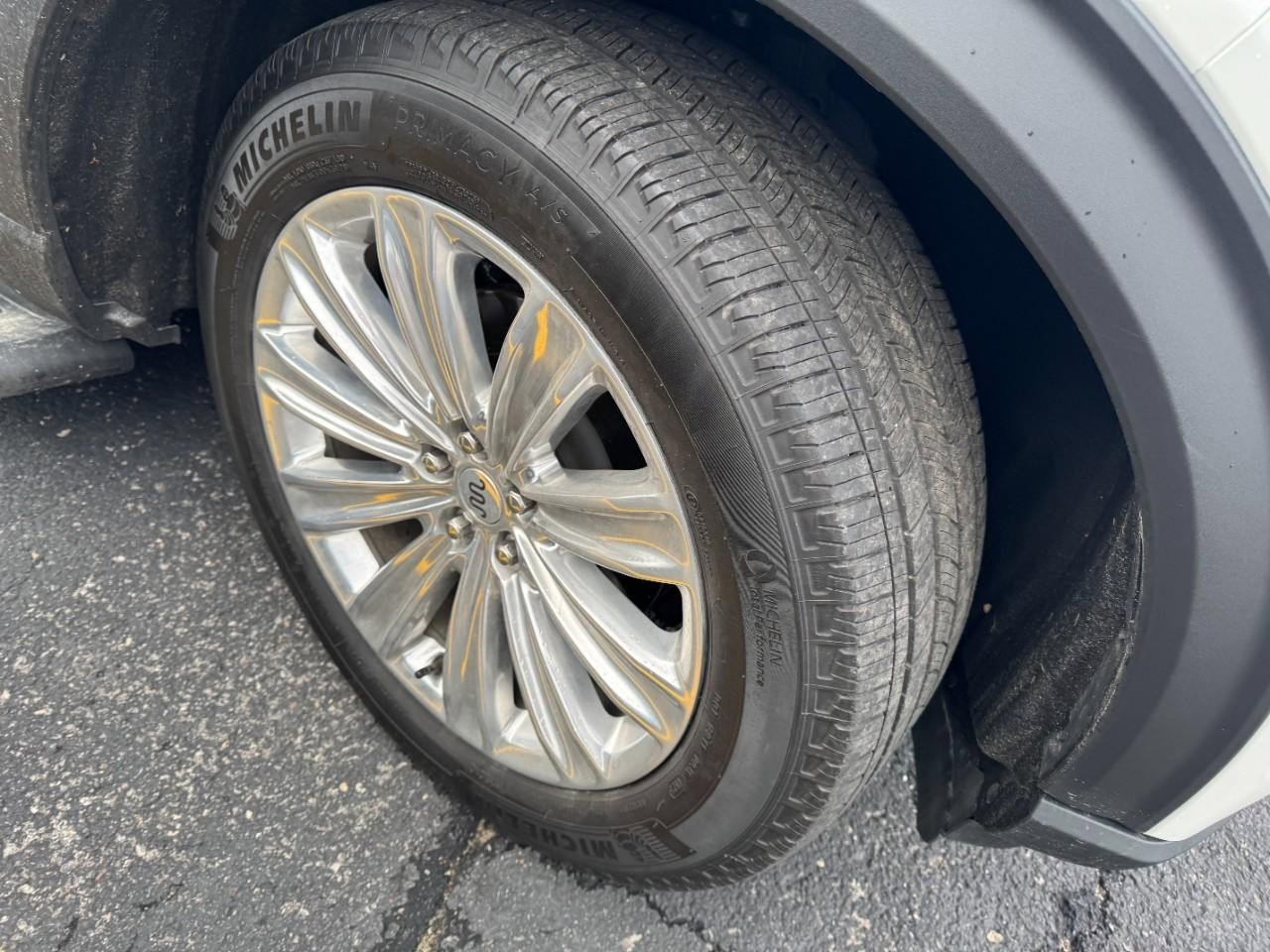 Used 2023 Ford Explorer King Ranch w/ Technology Package image 5