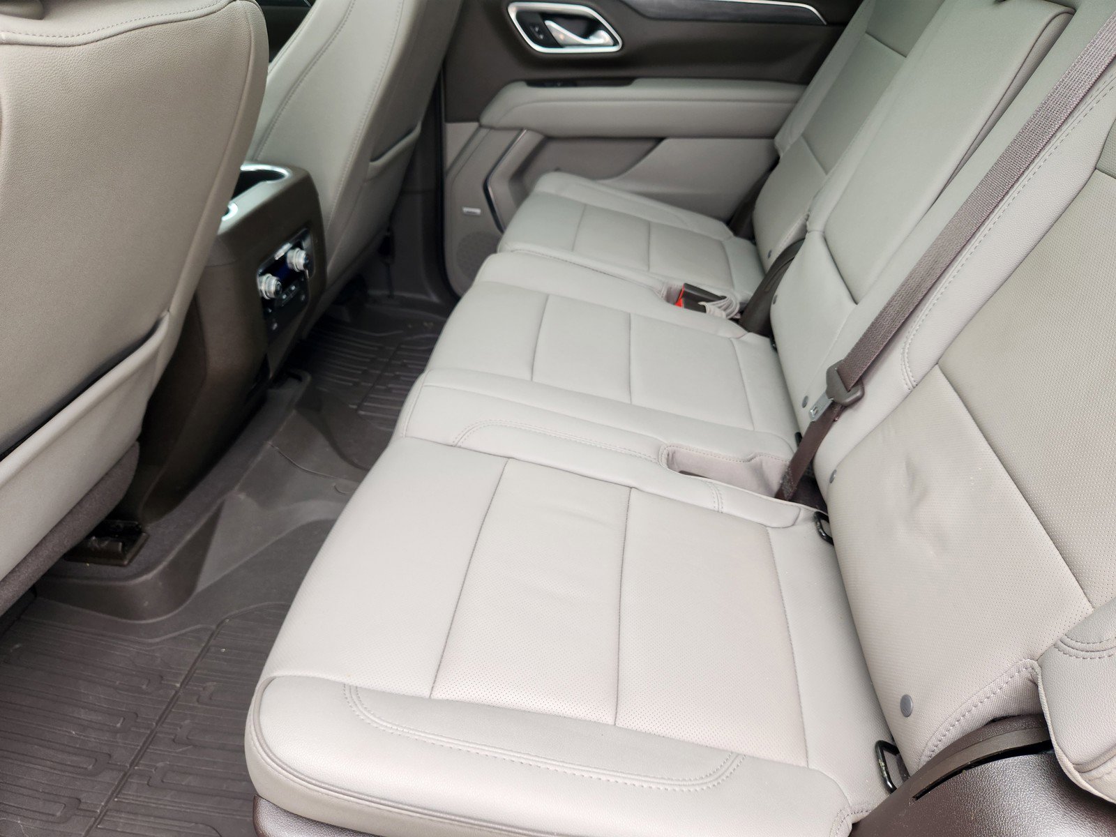 Used 2023 GMC Yukon SLT w/ SLT Premium Package RWD image 13